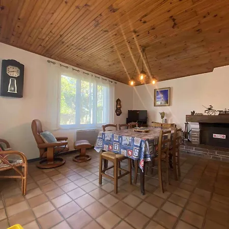 Maison Avec Jardin A Pour 6 Personnes - Fr-1-246a-379 Holiday home *