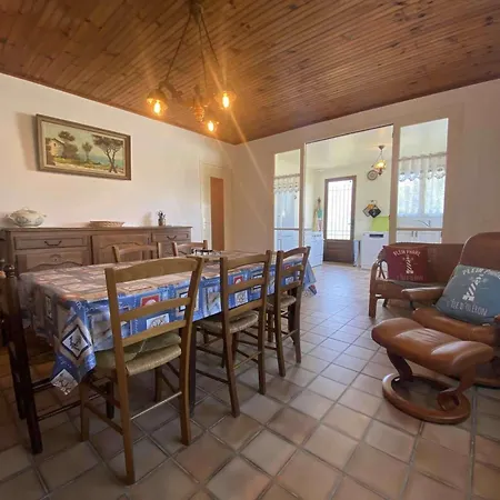 Maison Avec Jardin A Pour 6 Personnes - Fr-1-246a-379 Holiday home *