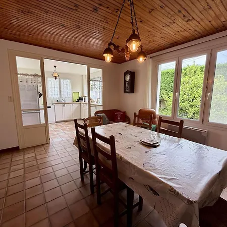 Maison Avec Jardin A Pour 6 Personnes - Fr-1-246a-379