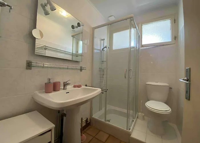 Holiday home Maison Avec Jardin A Pour 6 Personnes - Fr-1-246a-379