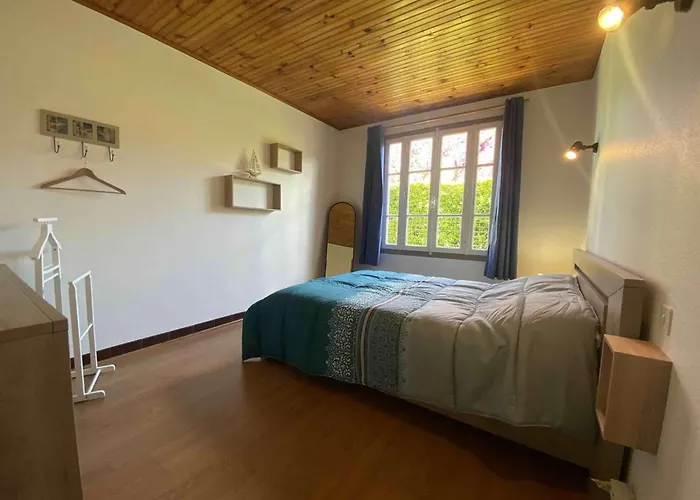 Holiday home Maison Avec Jardin A Pour 6 Personnes - Fr-1-246a-379