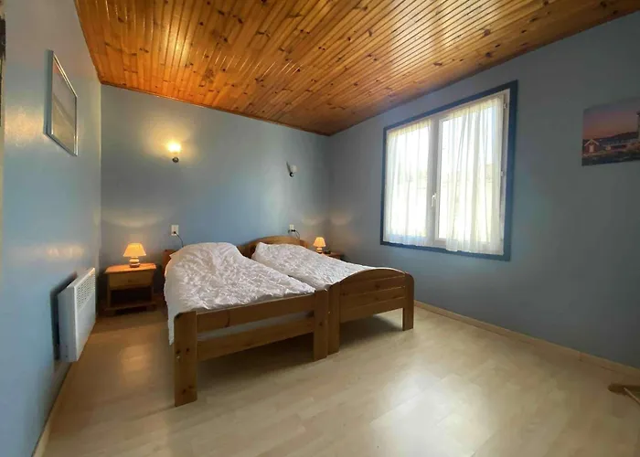 Maison Avec Jardin A Pour 6 Personnes - Fr-1-246a-379 Holiday home *